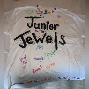 TAYLOR SWIFT T- shirt *never worn*